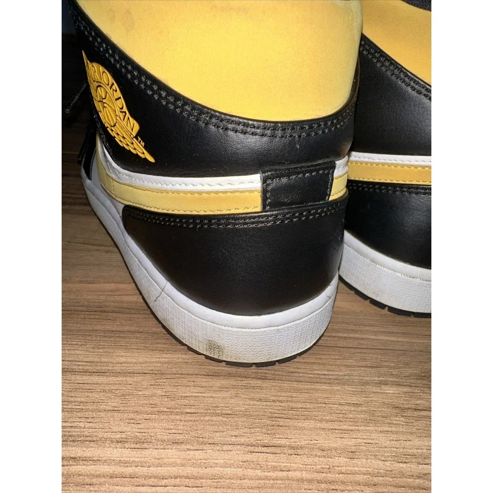 Size 11- Jordan 1 Mid Black University Gold 2021 With‎ Box
